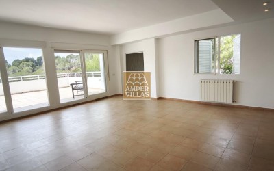A sunny apartment with lovely wide views and a large terrace.